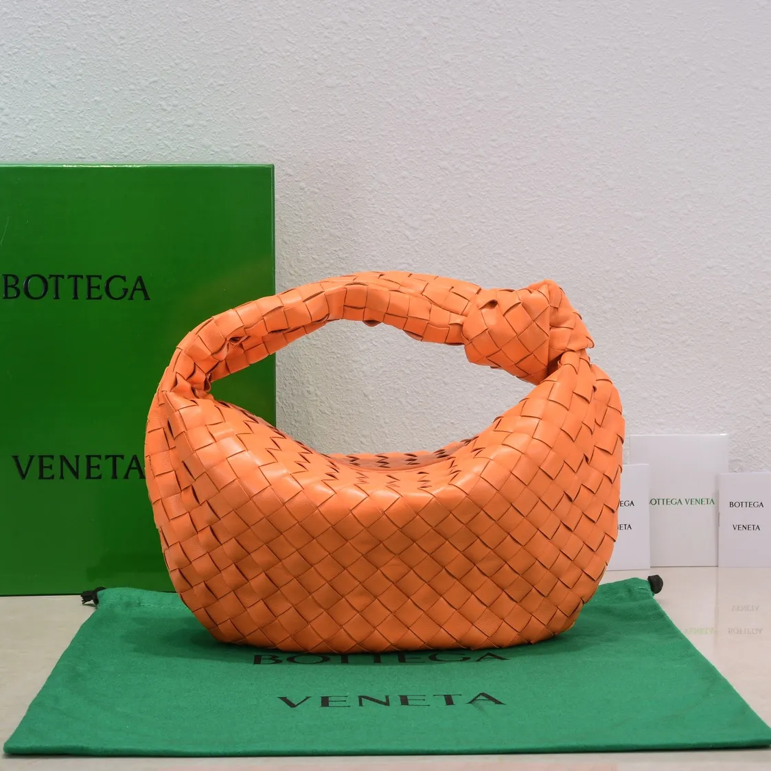 Medium (orange)